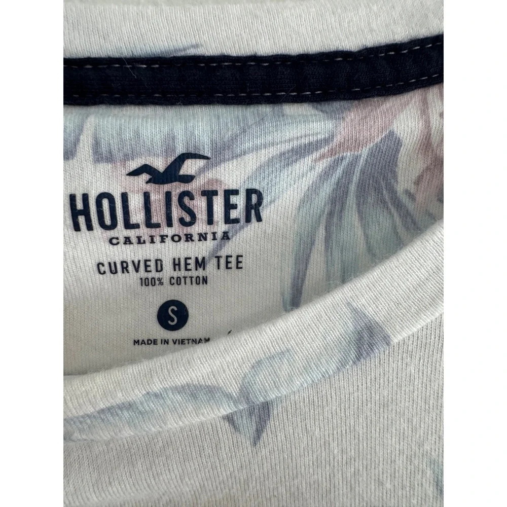 Hollister Curved Hem Tee Mens Small White cotton Tropical Floral Print Aloha - Picture 3 of 3